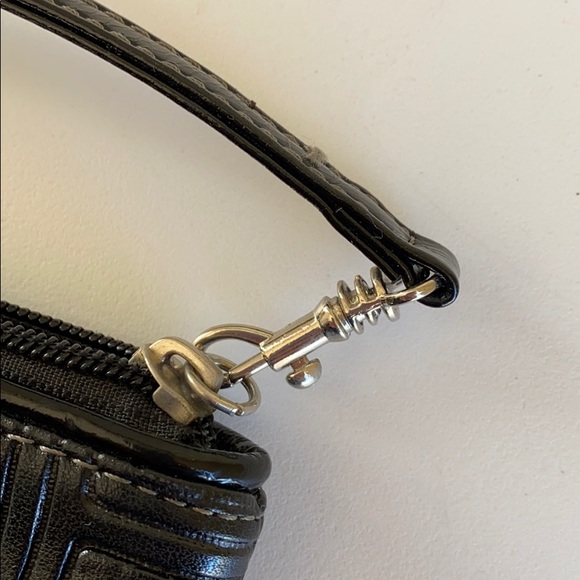 XOXO Wristlet - Black w/XOXO Print Embossed - Picture 4 of 5